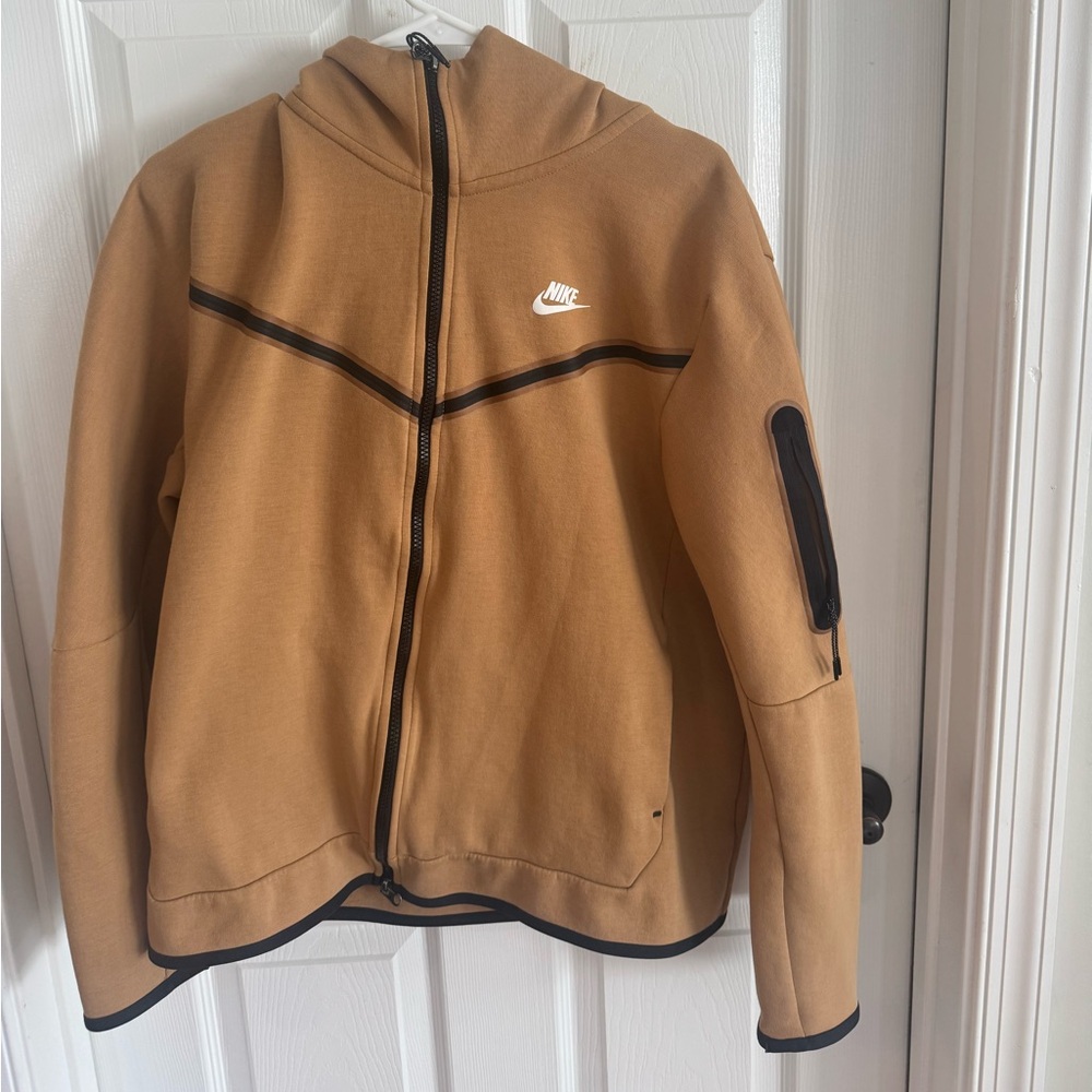 Nike Tech Size Large